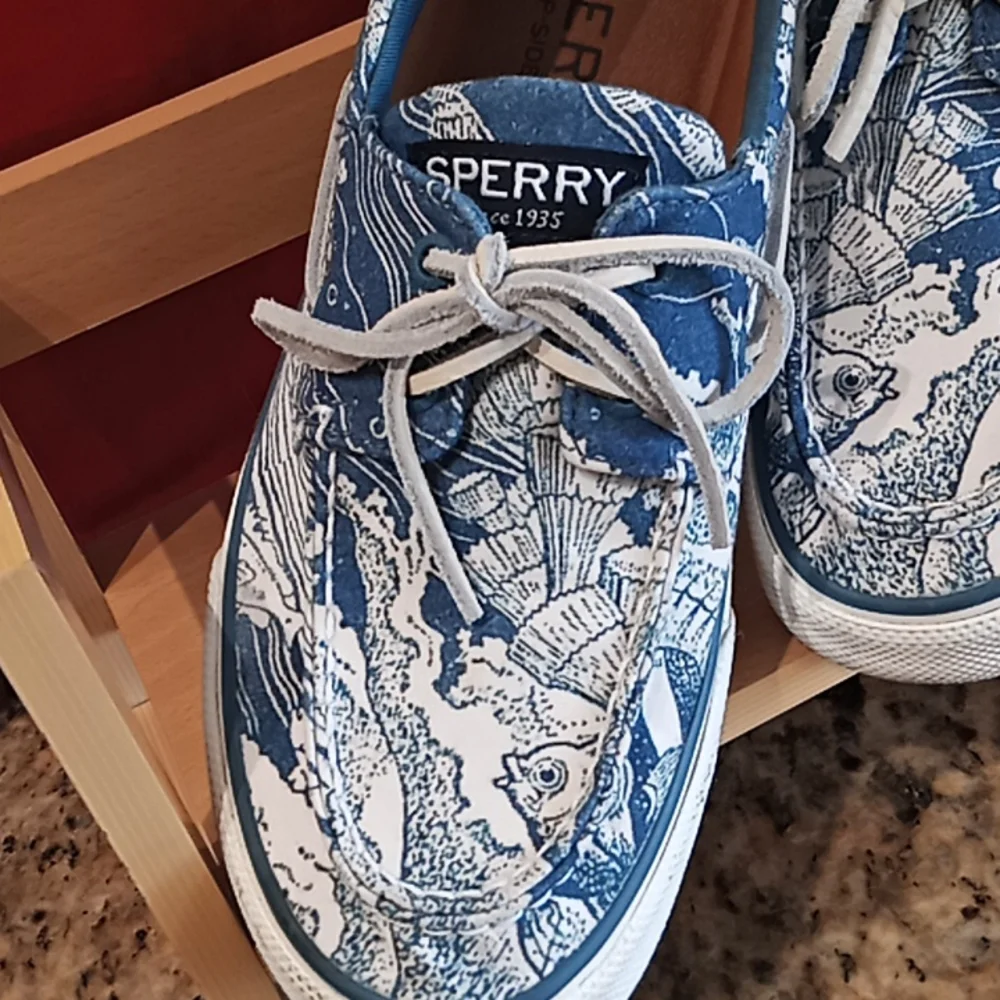 SPERRY Top Sider Men's Bahama Coral Print. Blue & White. Boat Shoes. Size 8.